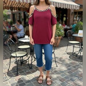 NWOT GRECERELLE COLD SHOULDER TOP SZ LARGE